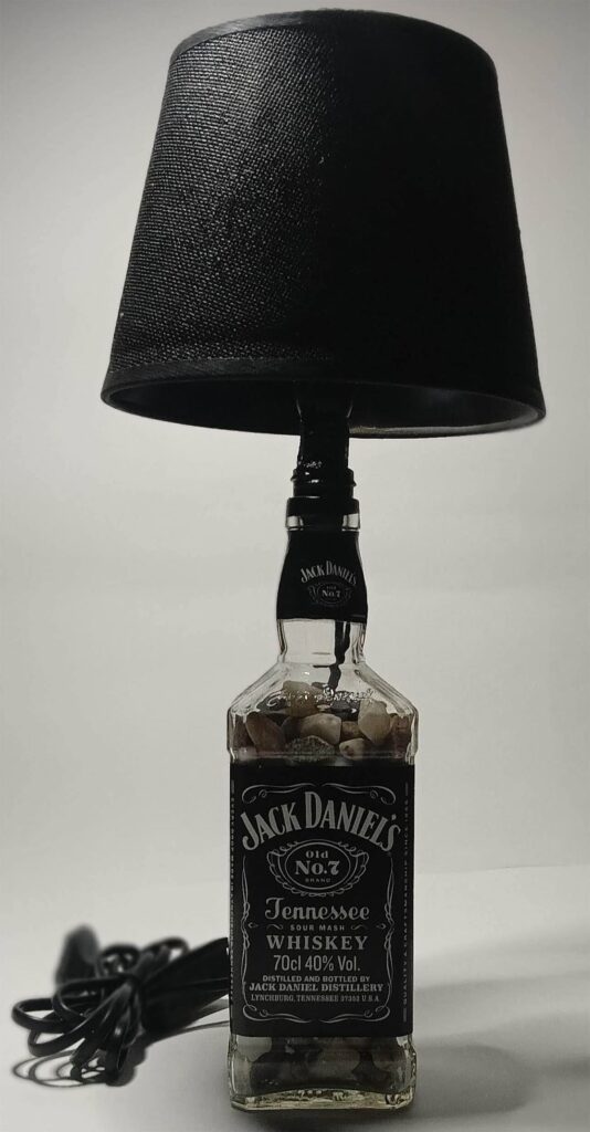 01_Tennessee Spirit_Jack Daniels_bottlelamp_front1