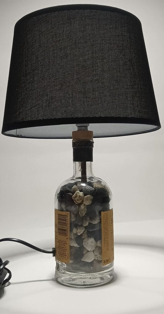 02_Barrel Bright_Monkey Shoulder_bottle;amp_side