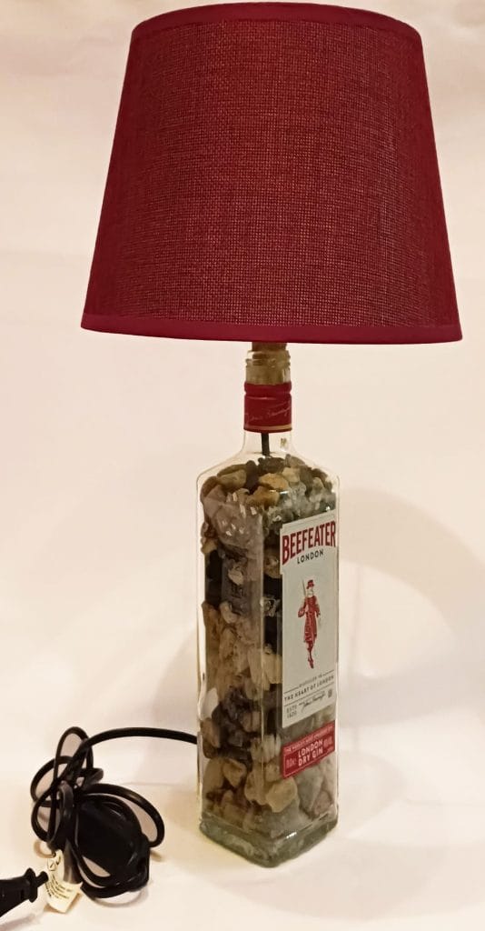 04_TonicTwist_Beefeater_bottlelamp-side