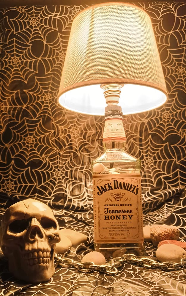 05_Gloaming Honeybee_Jack Honey_Light on