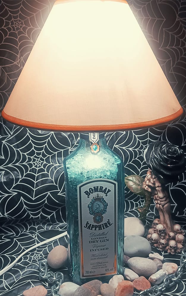 06_Enchanted Essence_Bombay_Shapphire_bottlelamp_light0n