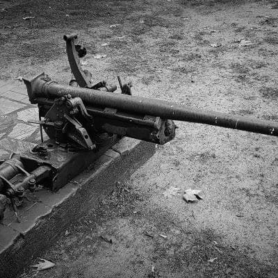 Rusted artillery gun_by deth